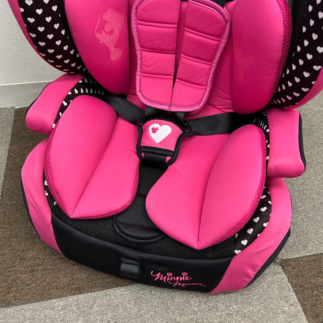 ミニーマウス　チャイルドシート 2台　セット売り　西松屋 チャイルドジュニア兼用タイプ（15カ月頃～12歳頃まで）の