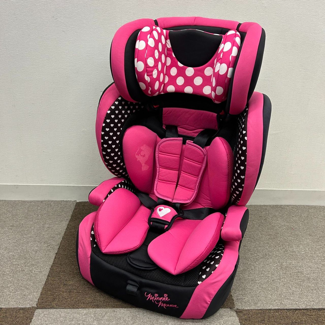 ミニーマウス　チャイルドシート 2台　セット売り　西松屋 チャイルドジュニア兼用タイプ（15カ月頃～12歳頃まで）の
