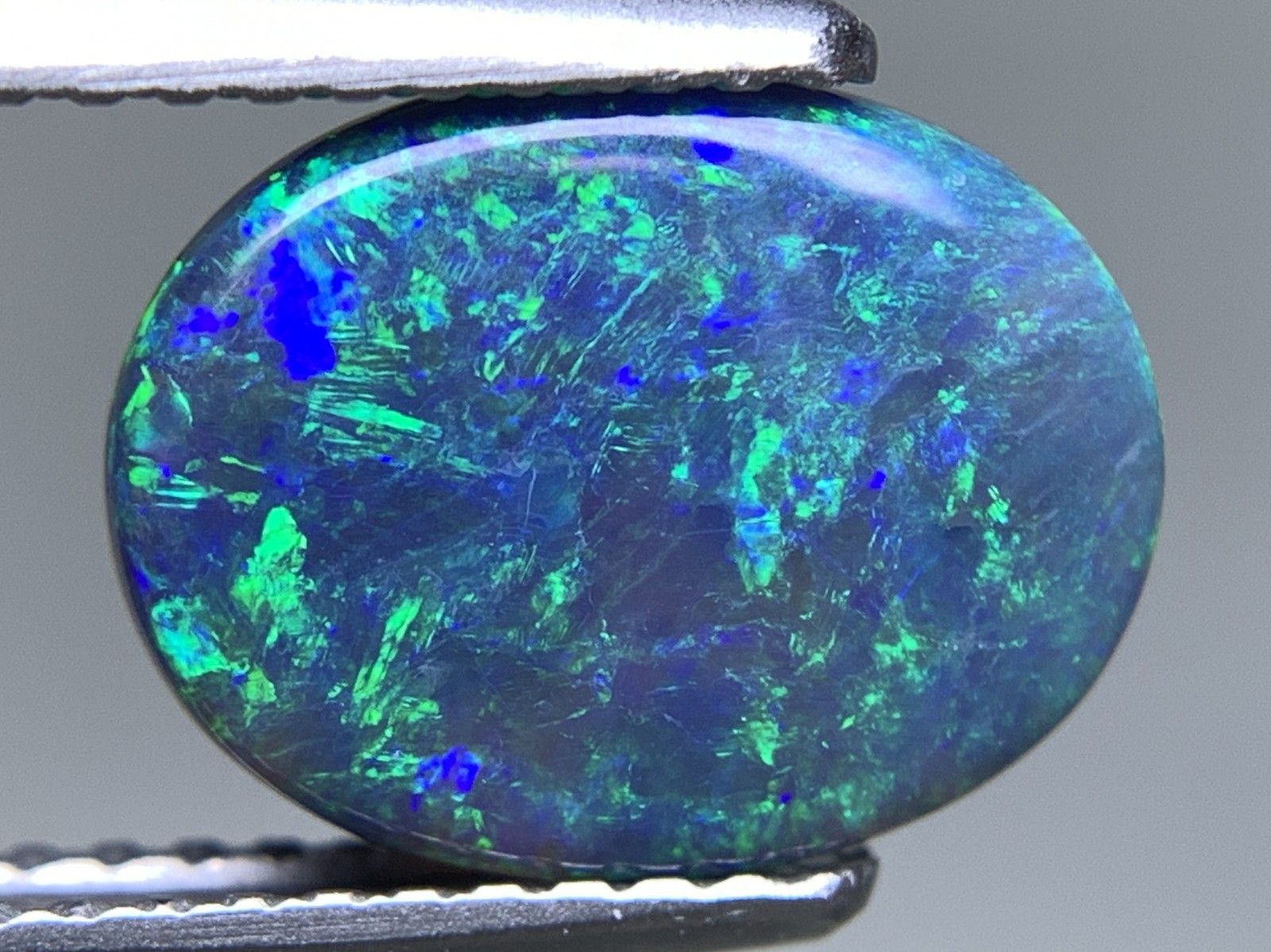 ブラックオパール 天然 1.369ct 中央宝石ソーティング付き 11.0㎜×8.5