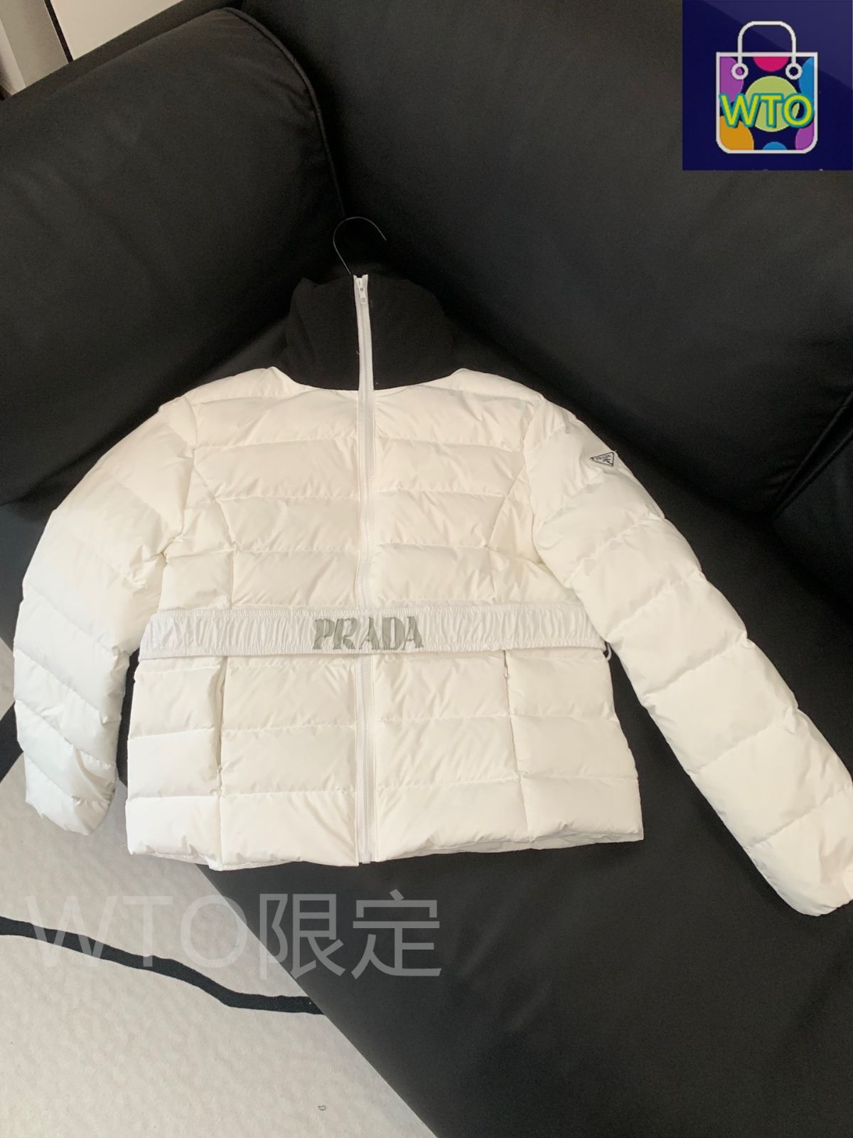 今日特価】Prada プラダ リバーシブルカラーダウンシリーズ 90%白