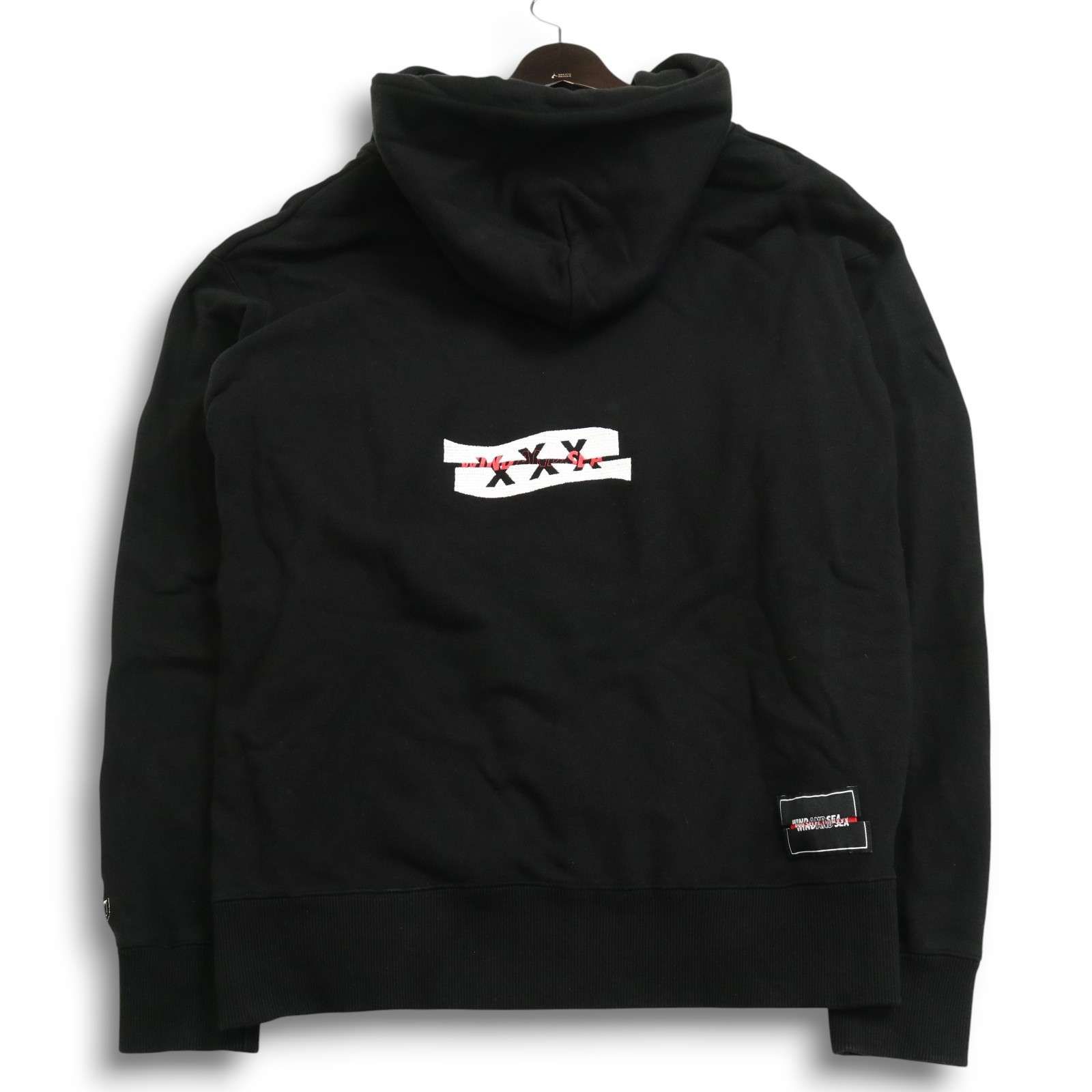 a【人気Lサイズ】ゴッドセレクションxxxウィンダンシー☆両面刺繍ロゴパーカー 大人気コラボ】ゴッドセレクションXXX☆ウィンダンシー 刺繍ロゴパーカー M