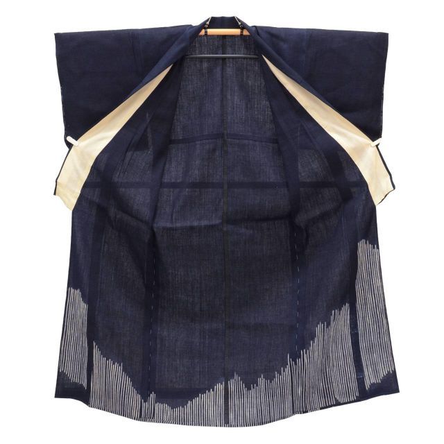 立体的な織りが可愛い　青紺色の紬 中古】 リサイクル 紬 正絹 単衣 身丈157.5cm M 裄65cm 仕立て上がり