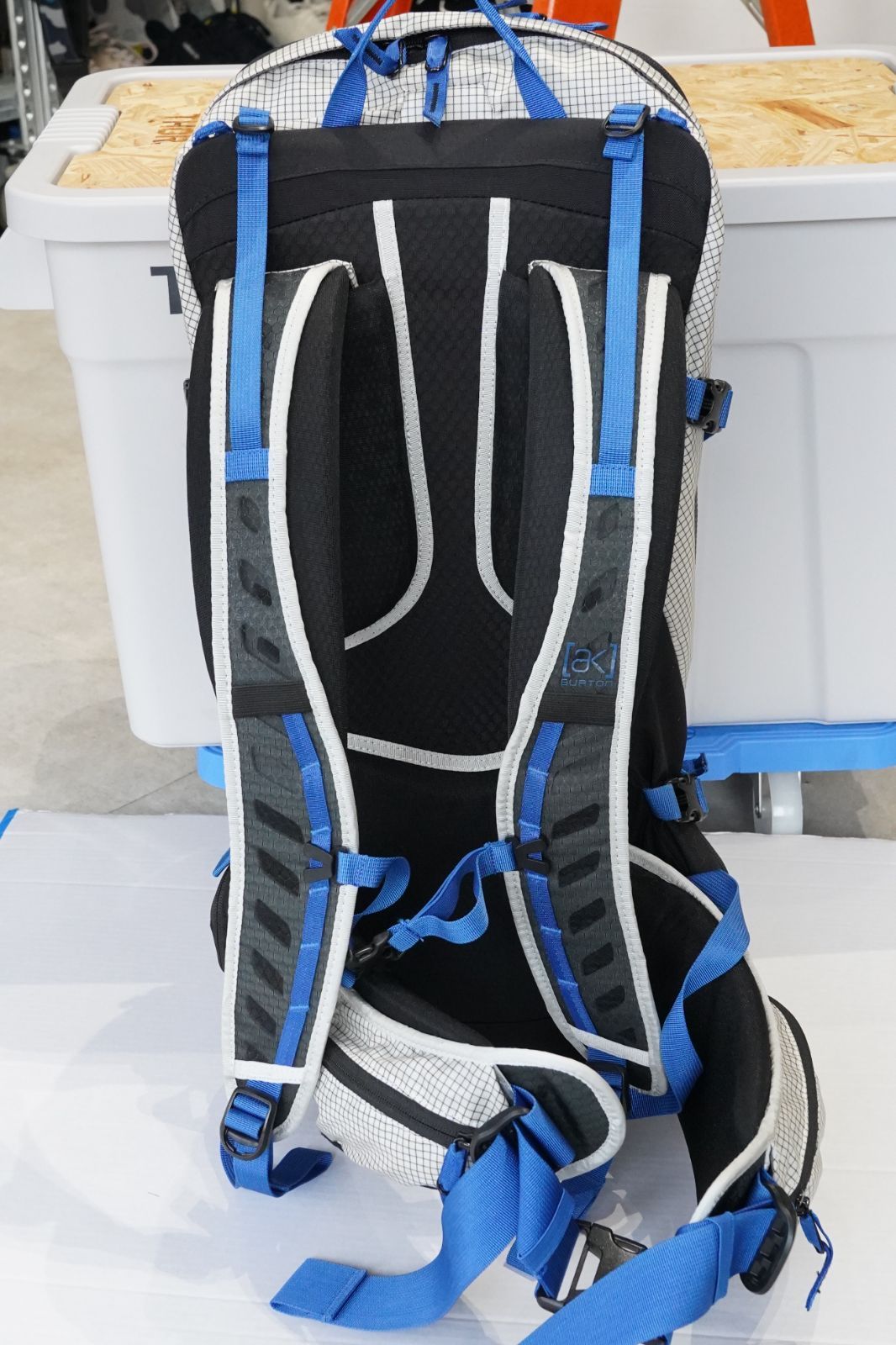 美品】Burton [ak]® Incline 20L Backpack（WHITE BLUE）S22JP-185181