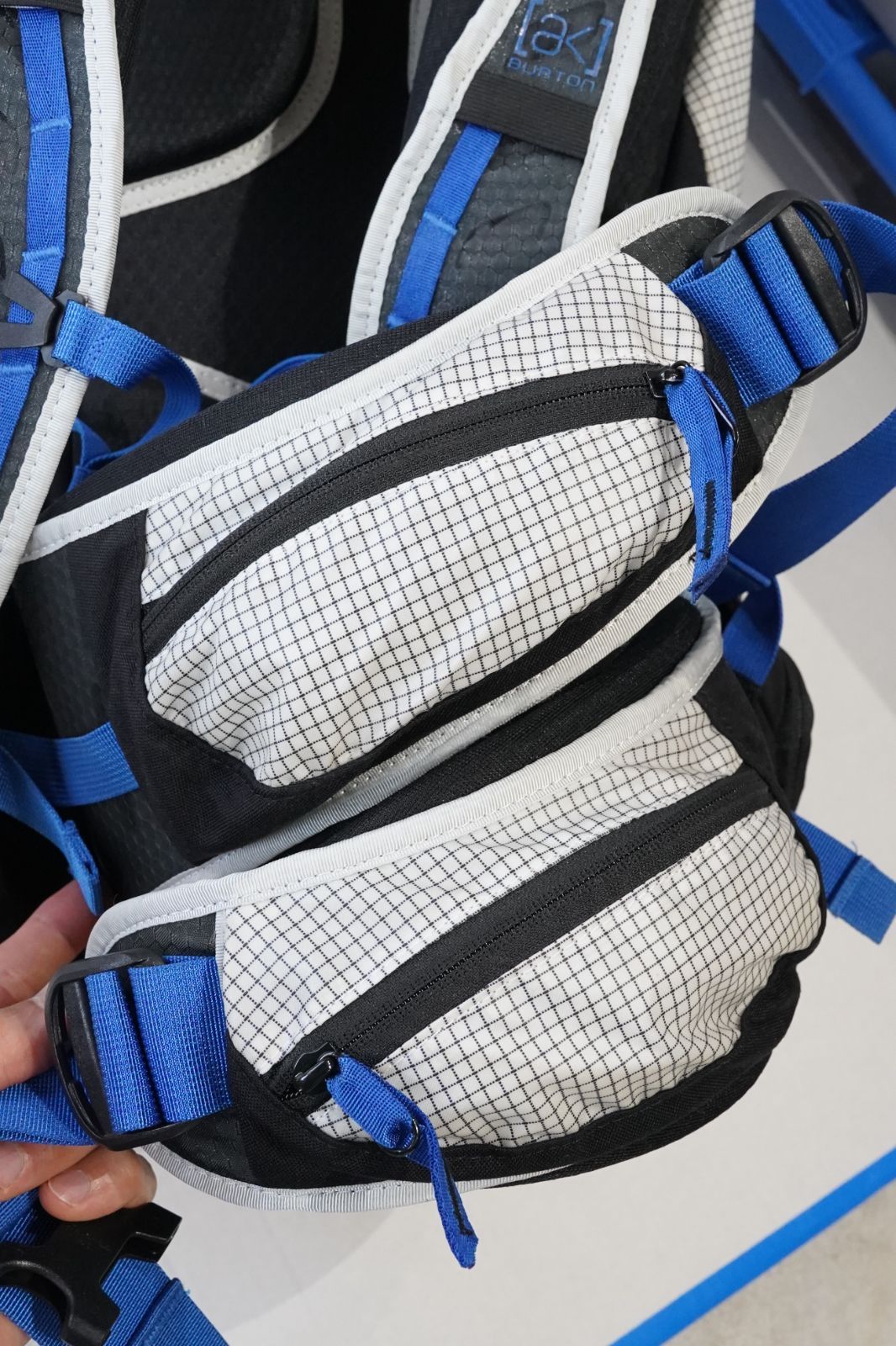美品】Burton [ak]® Incline 20L Backpack（WHITE BLUE）S22JP-185181