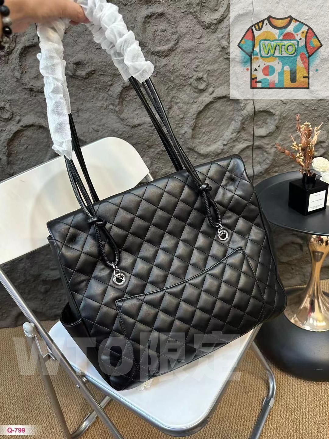 CHANELトートバッグ　黒ＭＭ ⭐︎本日限定価格⭐︎ 2148103268977_01.jpg