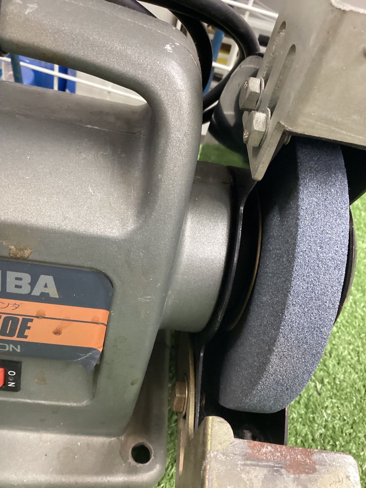 TOSHIBA 東芝 東芝刃物グラインダー CBG-150Cの中古 中古C傷汚れあり