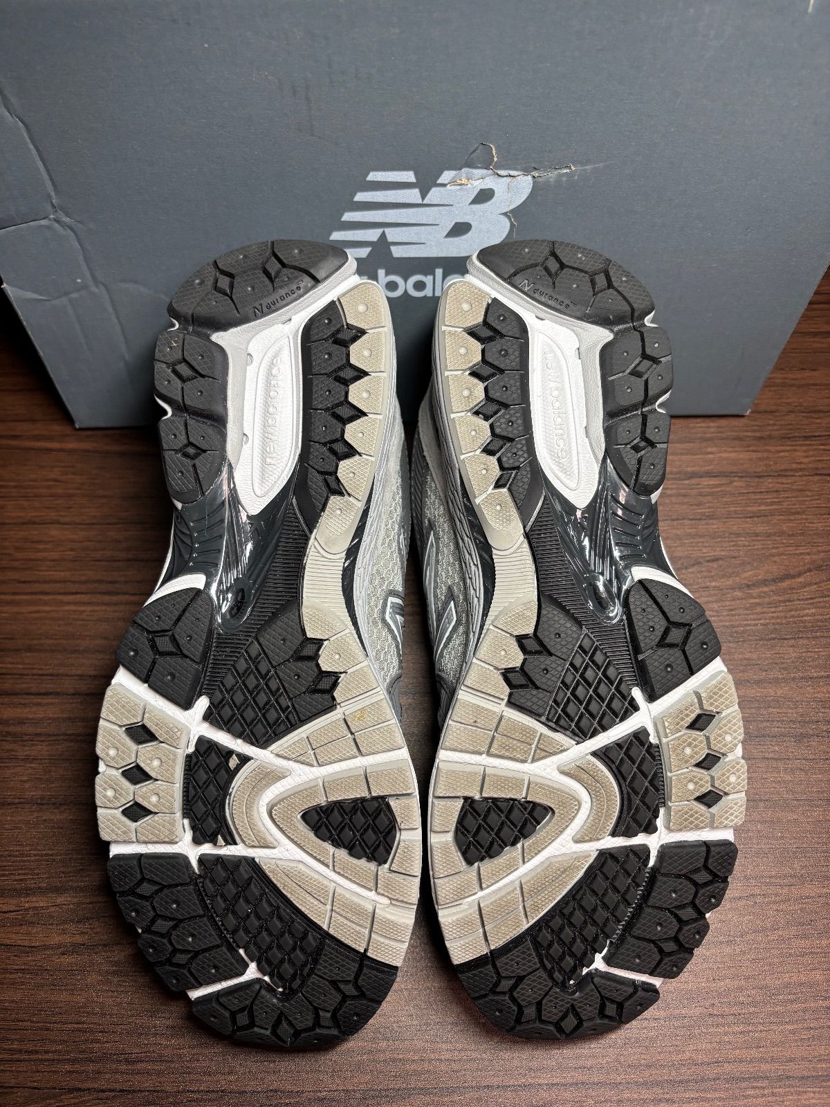 コムデギャルソン オム × ニューバランス 860v2 グレー 美品 コムデギャルソン オム × ニューバランス 860V2 