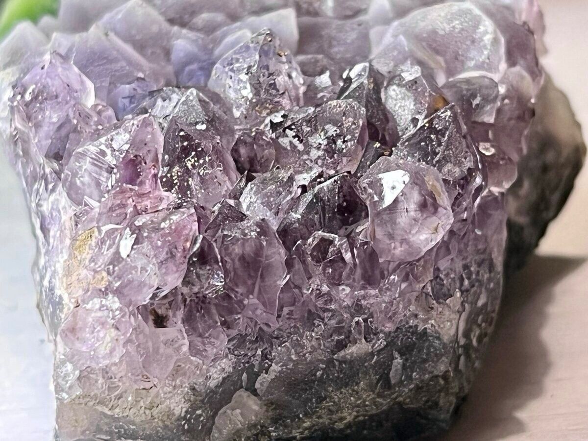 カルサイト共生 虹入り アメジスト 紫水晶 クラスター 原石 - メルカリ