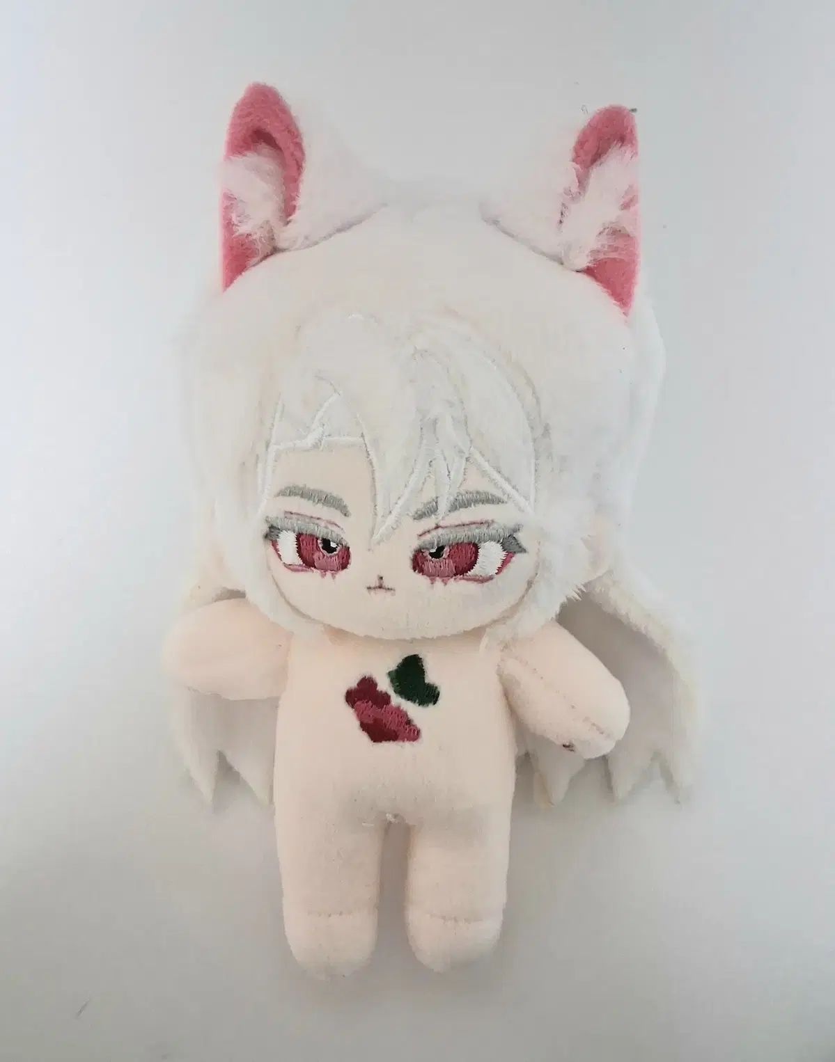 バッグにぬい」なぜ増えた？ 流行のファッションアイテムでさりげなく