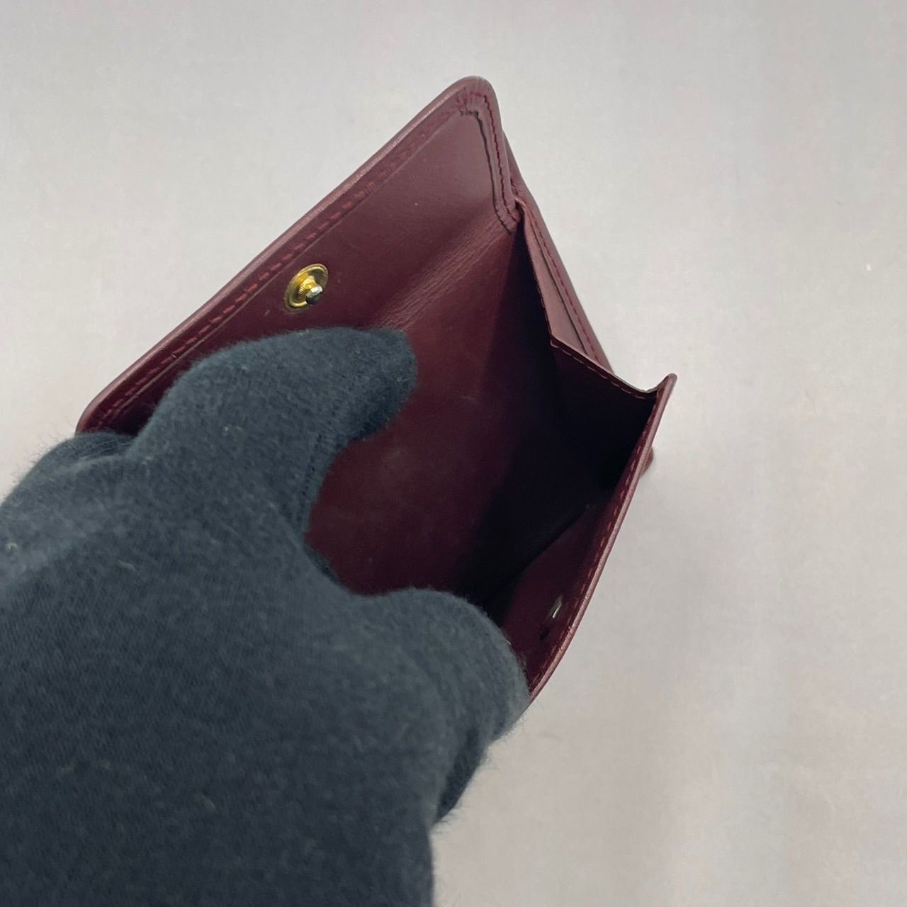 ⭐️未使用品⭐️　カルティエ　マストライン　二つ折り財布　ロゴ型押し　ボルドー econext_1018-a2428y-m3b
