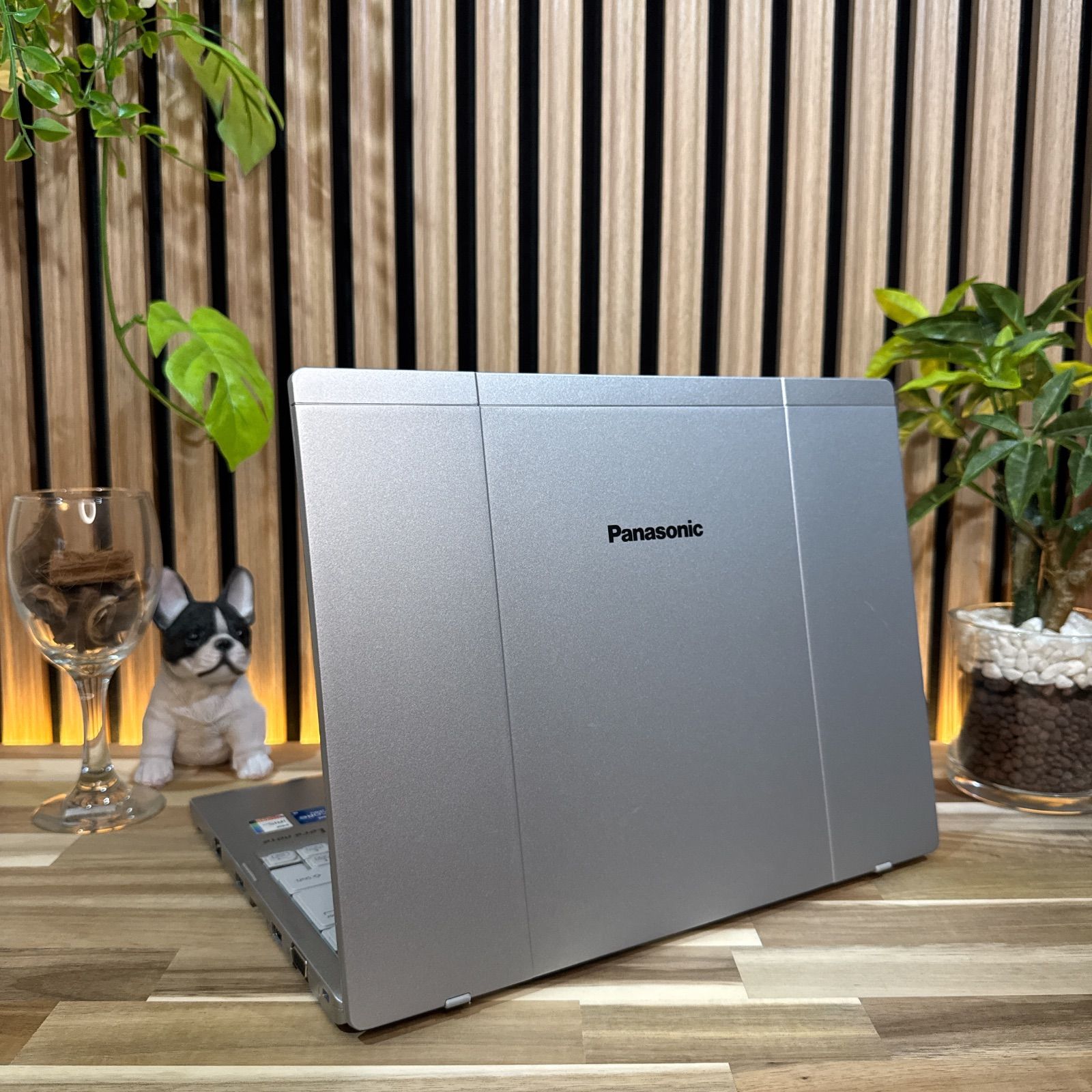 公式ショップ限定価格❣️/ 2K高画質《超軽量》Panasonic Let's note