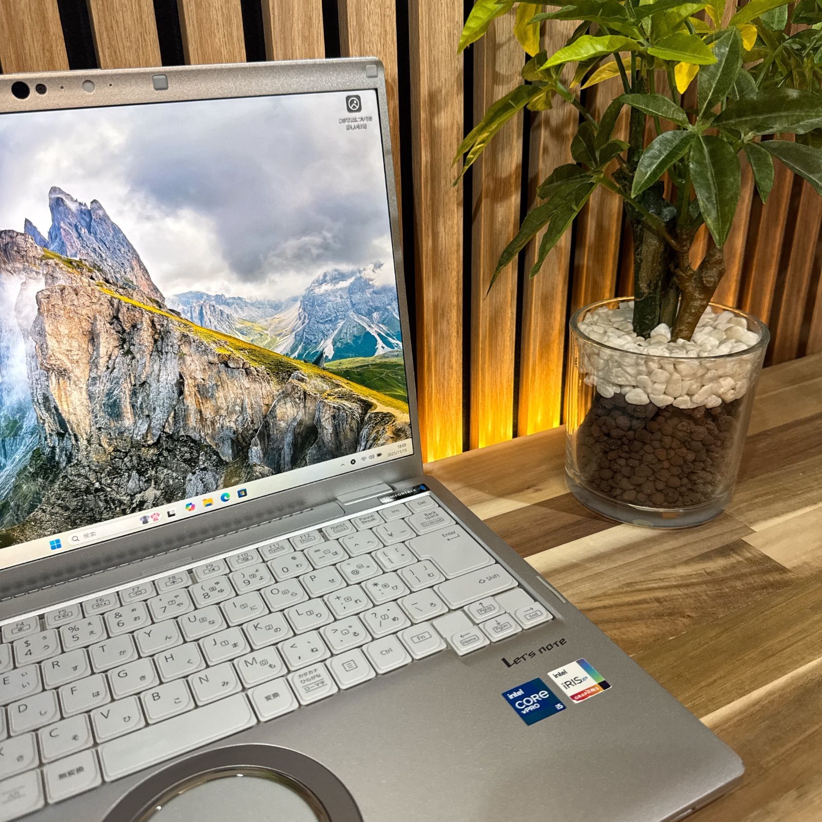 公式ショップ限定価格❣️/ 2K高画質《超軽量》Panasonic Let's note