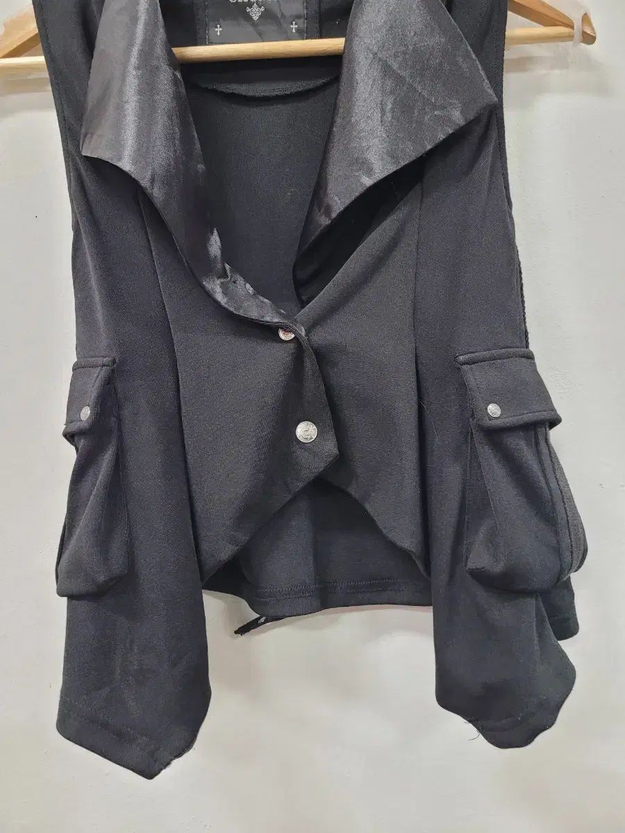 Ozz Croce アシンメトリーベスト ゴシックモード 黒×カーキ Ozz Croce アシンメトリーベスト ゴシックモード 黒×カーキ ozz