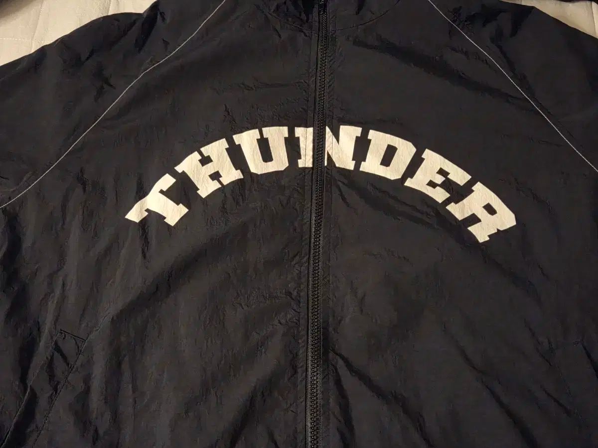 ATEEZ（エイティーズ・アチズ）サンダー ウィンドブレーカー - メルカリ