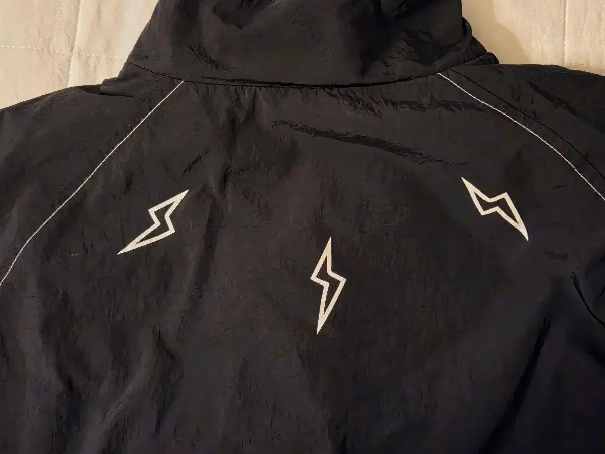 ATEEZ（エイティーズ・アチズ）サンダー ウィンドブレーカー - メルカリ