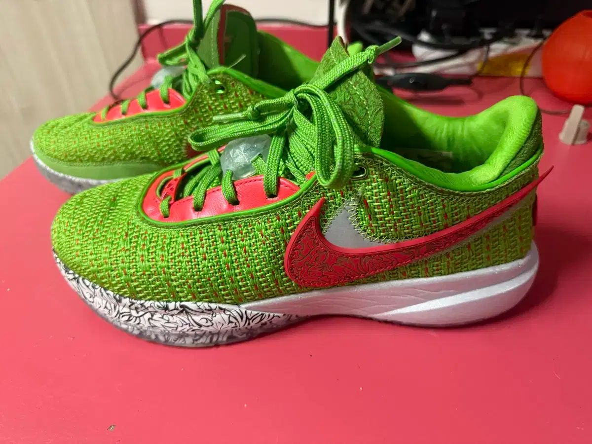 ナイキ レブロン 20 クリスマスエディション 280mm - メルカリ