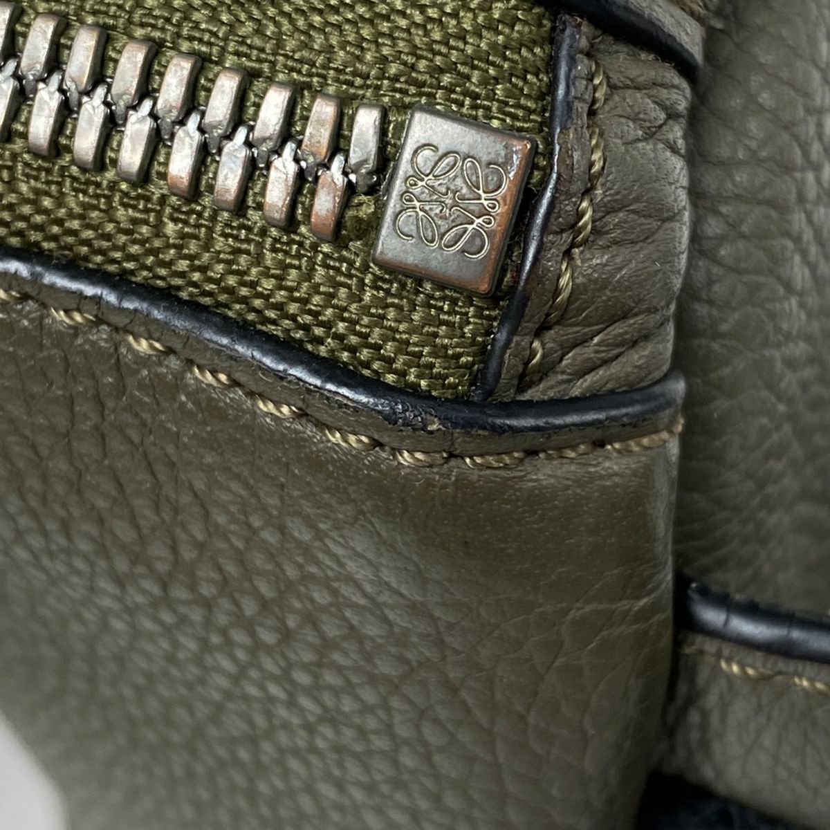 ロエベ LOEWE パズル スリング バッグ カーキ ボディバッグ レザー  