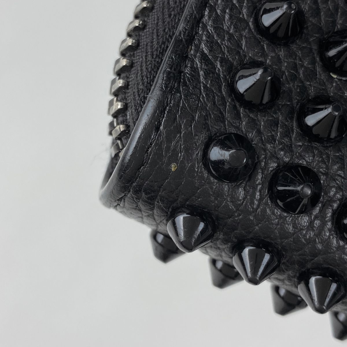クリスチャンルブタン Christian Louboutin パネトーネ ラウンド 