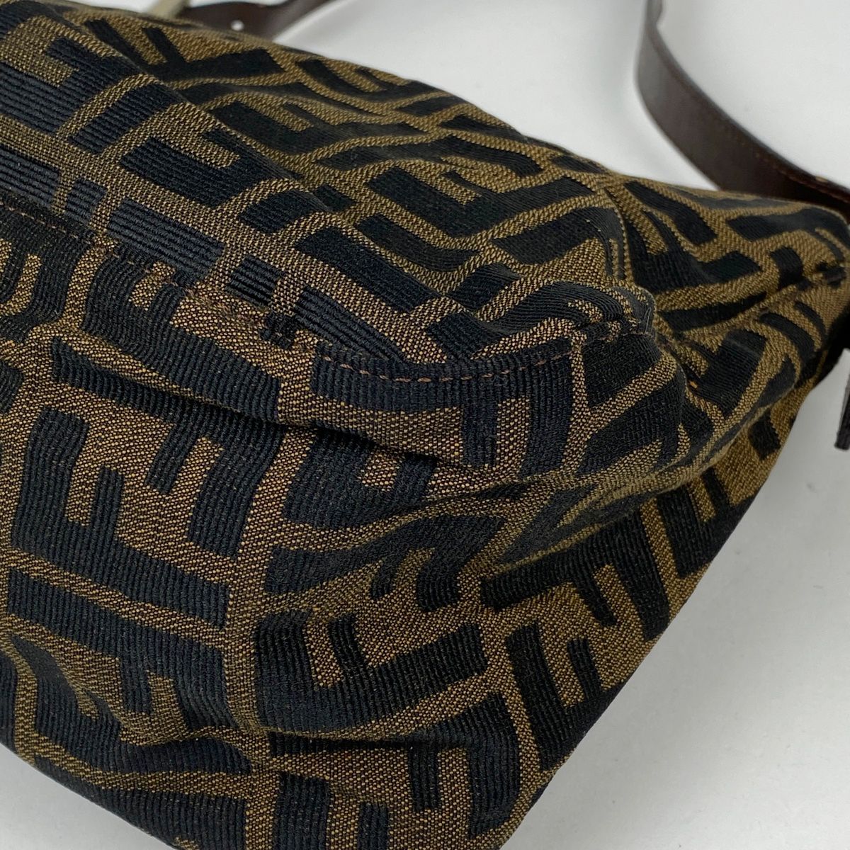 フェンディ FENDI ズッカ柄 ショルダーバッグ マンマバケット ワン