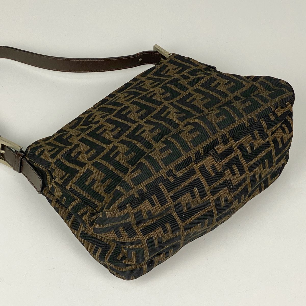 フェンディ FENDI ズッカ柄 ショルダーバッグ マンマバケット ワン