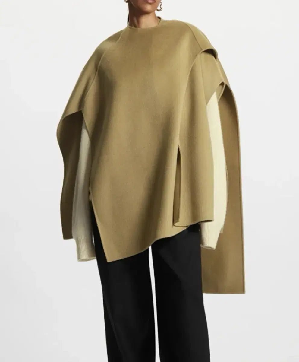 COSコス ウールブレンド ケープ キャメルCOLOR 出品 - メルカリ