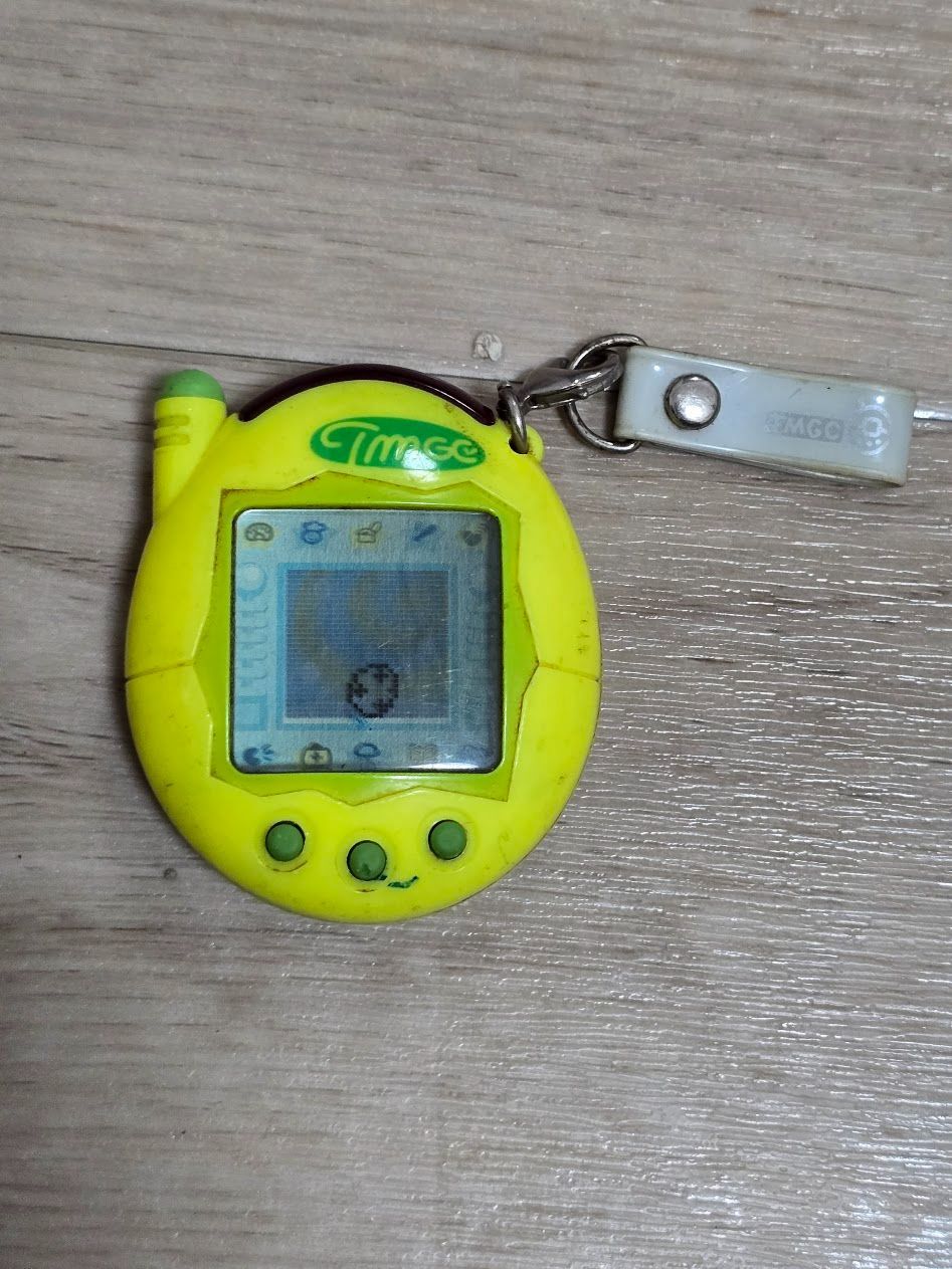 祝ケータイかいツーたまごっちプラス イエロー ジャンク - メルカリ