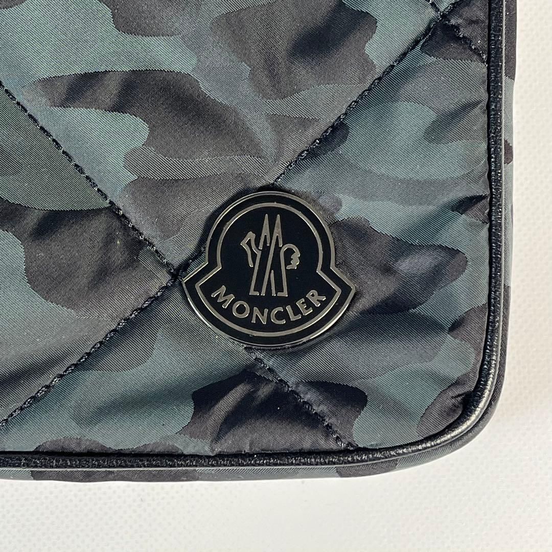 【極美品】MONCLER クラッチバッグ カモフラ 迷彩柄 iPadケース 美品 MONCLER タブレットケース ポーチ クラッチバッグ 迷彩 カモフラ