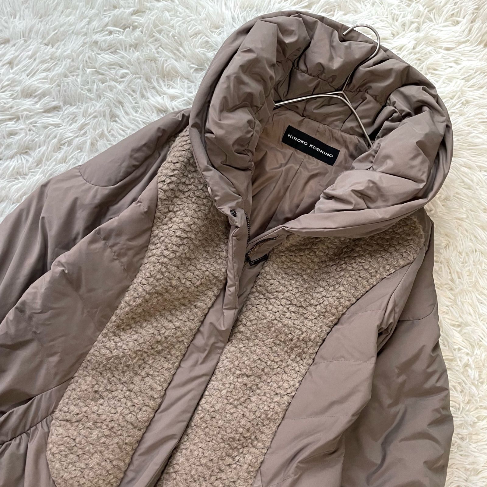 HIROKO KOSHINO ロングダウンジャケット　女優襟　Aライン　黒　38 HIROKO KOSHINO - HIROKO KOSHINO(ヒロココシノ) ダウンコート サイズ