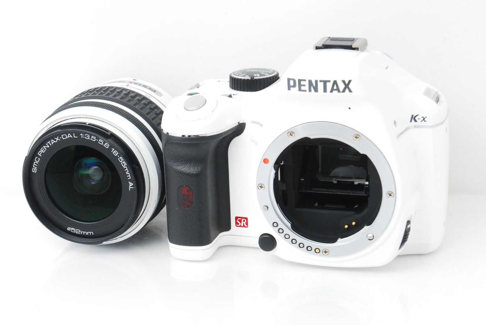 ☆かわいいホワイトカラー！ショット数1977回☆ペンタックス K-x