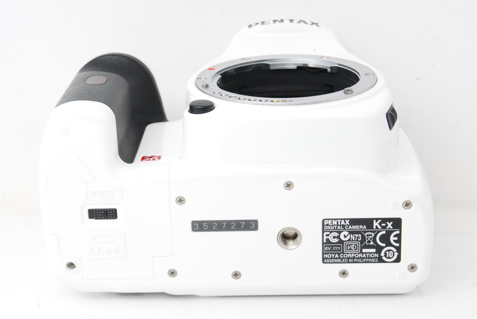 ☆かわいいホワイトカラー！ショット数1977回☆ペンタックス K-x