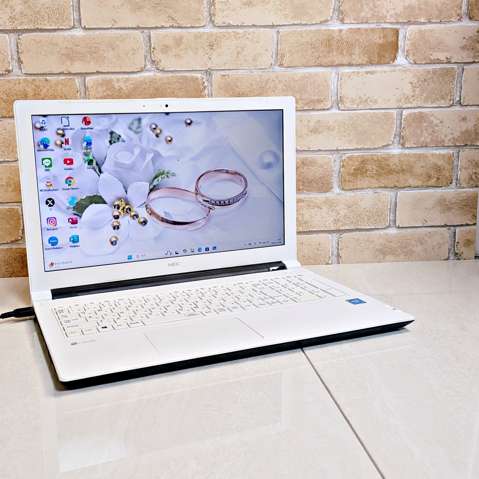 美品☆オフィス付き・新品SSD爆速・メモリ8G・初心者OK！Windows11