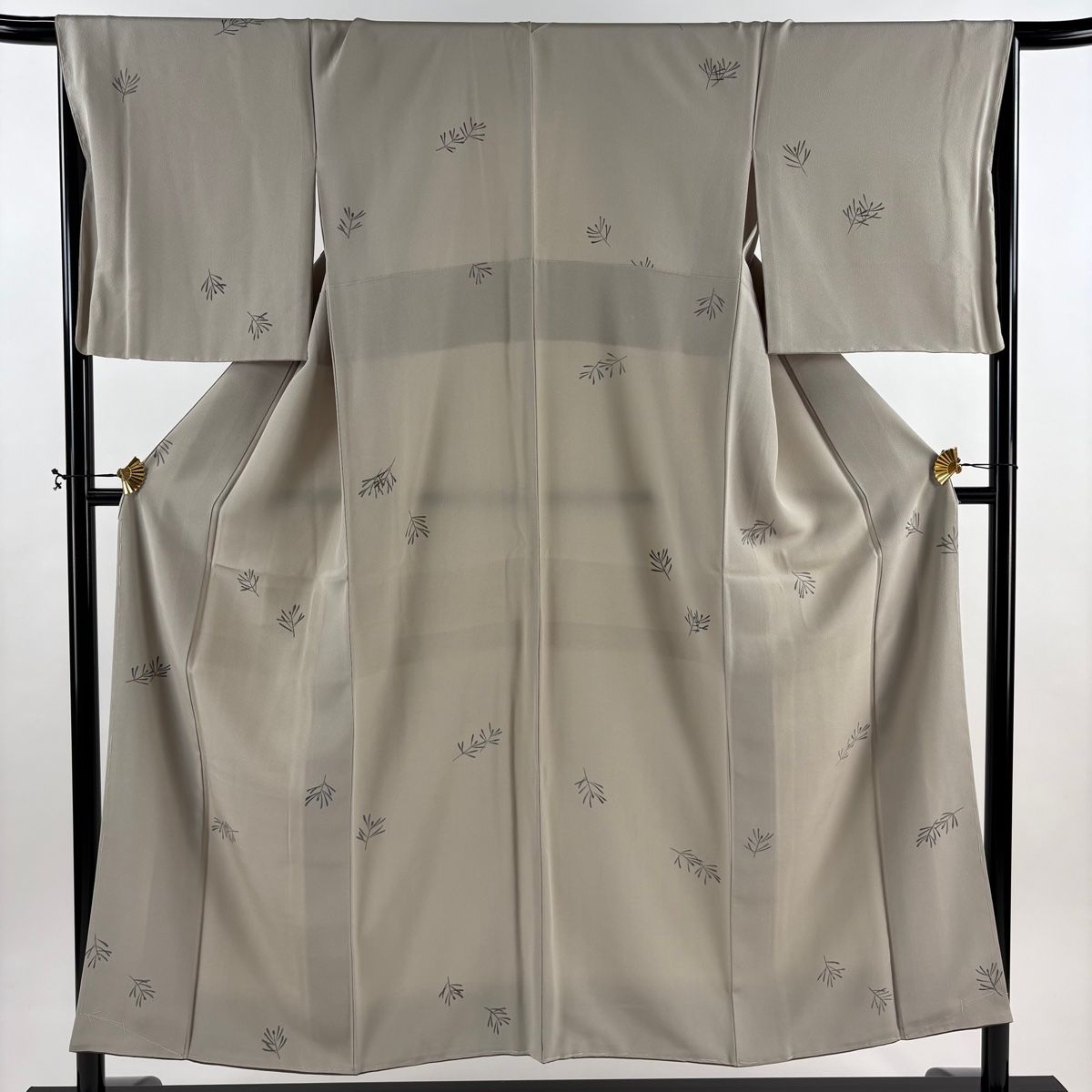 美品】 小紋 身丈153cm 裄丈67cm M 袷 若松 金彩 灰緑 正絹 秀品