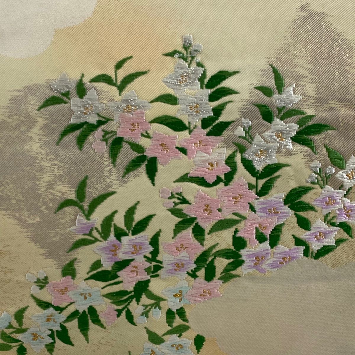 5k2349 名古屋帯　絹　剣片喰紋　刺繍　落款　ピンク　金色　銀色　緑　花柄 5k2349 名古屋帯 絹 剣片喰紋 刺繍 落款 ピンク 金色 銀色 緑 花柄