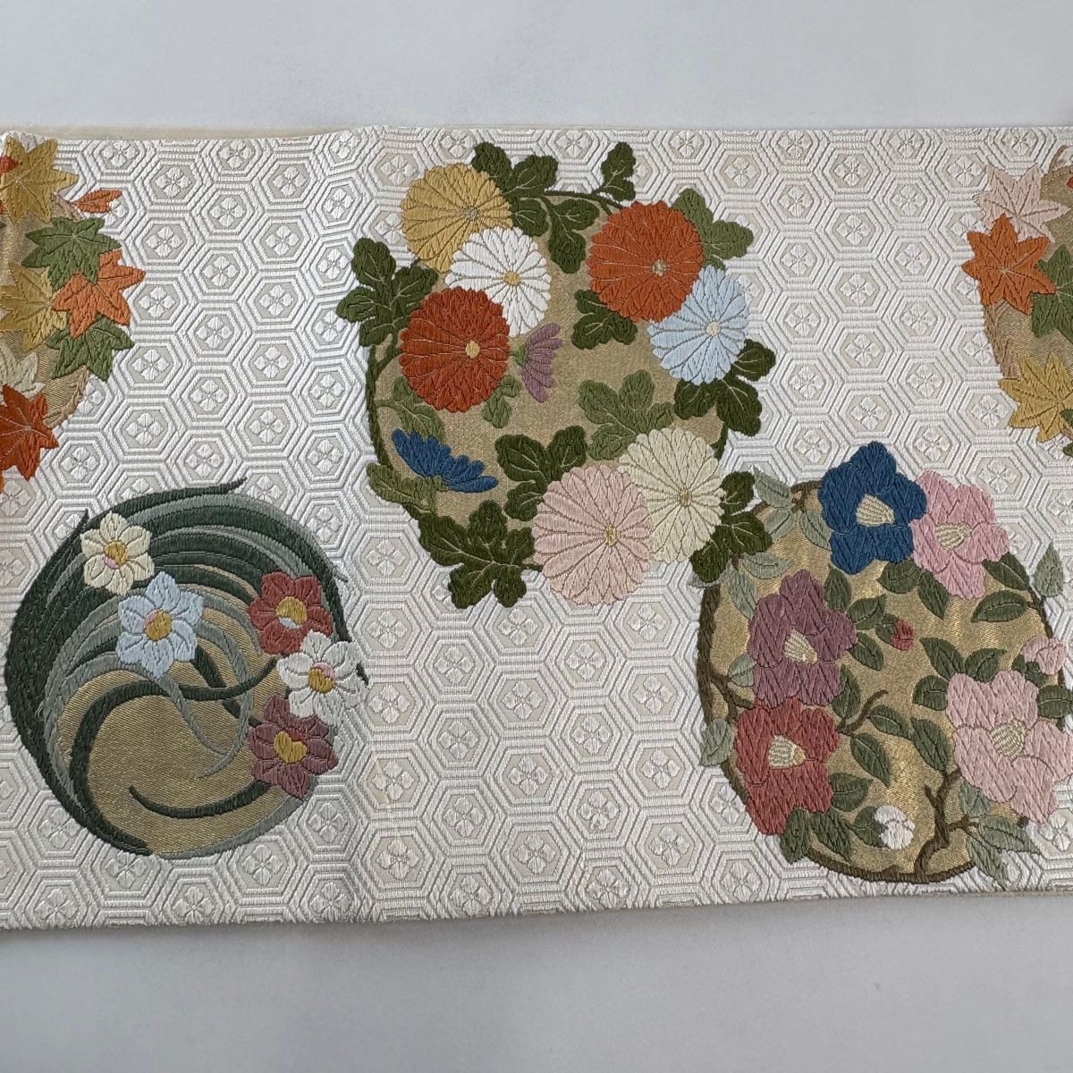 袋帯 秀品 花丸文 亀甲 唐織 箔 クリーム 六通 正絹 【中古】 - メルカリ