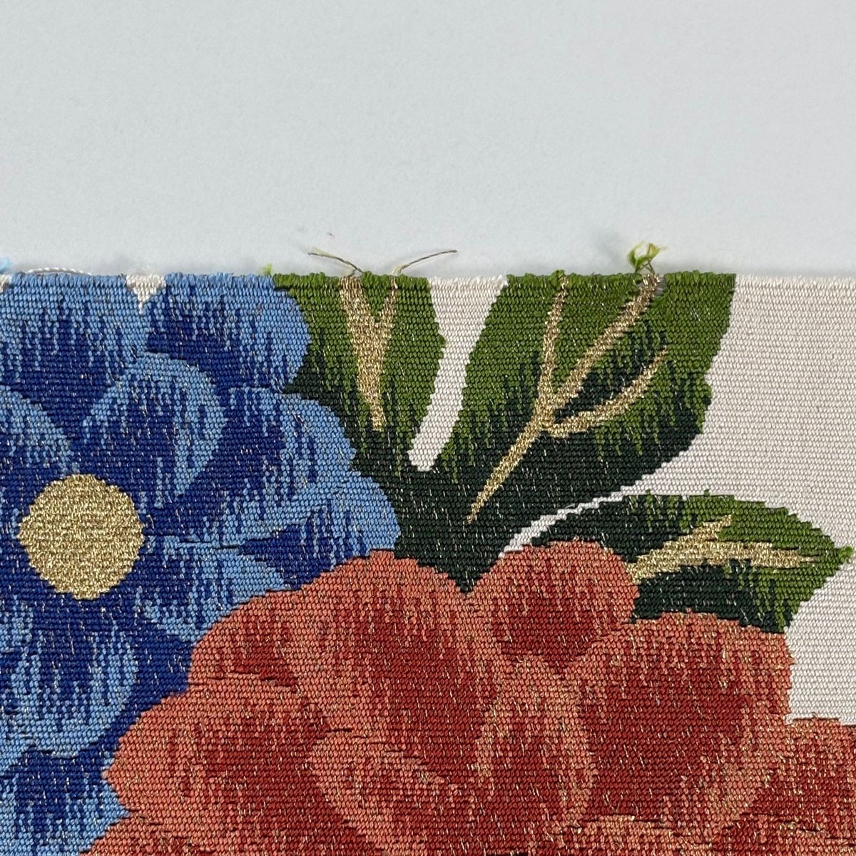 美品】 名古屋帯 秀品 松葉仕立て 八寸名古屋帯 草花 霞 金糸 薄