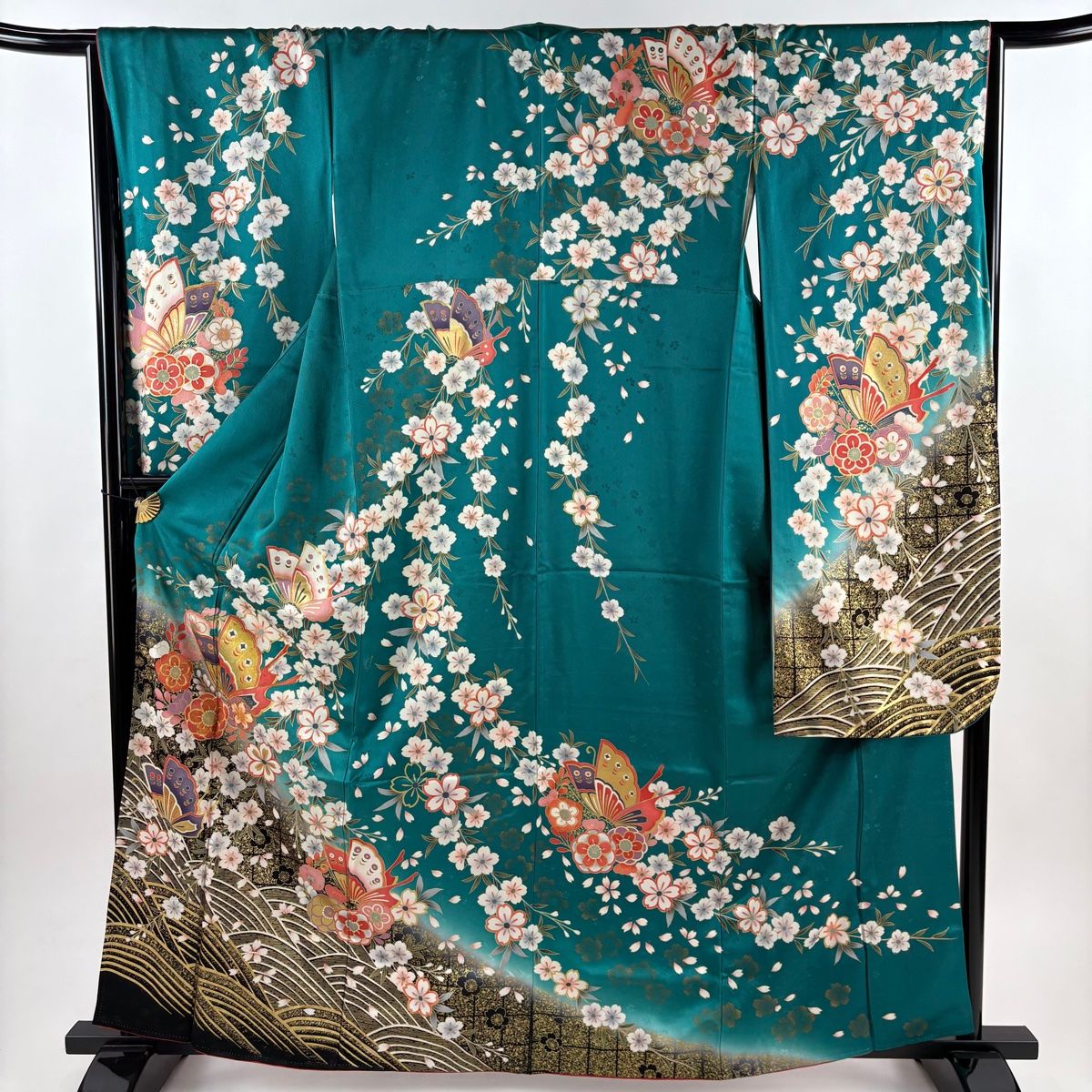 美品 蝶々と花模様 桜 菊 青緑色 金通し 金彩 袷 正絹 振袖・襦袢セット 美品 蝶々と花模様 桜 菊 青緑色 金通し 金彩 袷 正絹 振袖・