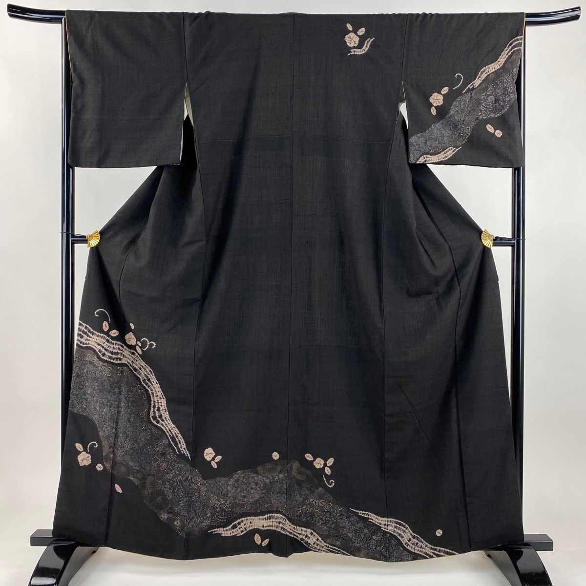 美品】 訪問着 身丈161cm 裄丈66.5cm M 袷 紬地 花唐草 霞 絞り 墨色