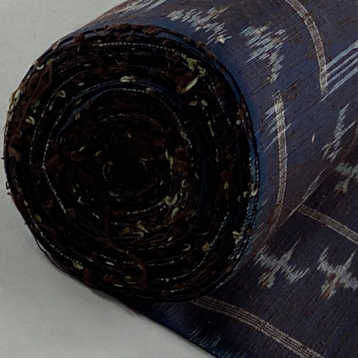 反物 逸品 紬 燕 幾何学模様 紺色 正絹 【中古】 - メルカリ