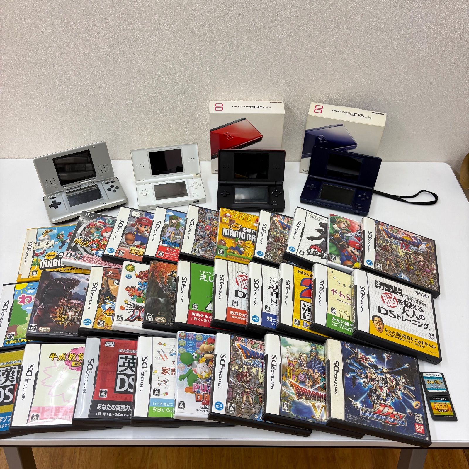 K 2607 DSliteなど4台 3 DSカセットなど31本おまとめ ポケモン スーパーマリオ ドラクエ スマブラ SDガンダムGジェネレーション ドラゴンボール ワンピース 妖怪ウォッチ