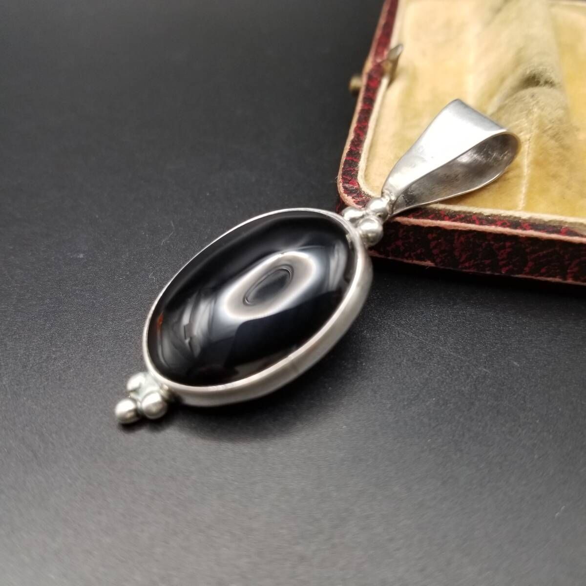 ナバホ族 ダブル ブラックオニキス 刻印 シルバー925 ピアス ヴィンテージ ナバホ族 ダブル ブラックオニキス 刻印 シルバー925 ピアス