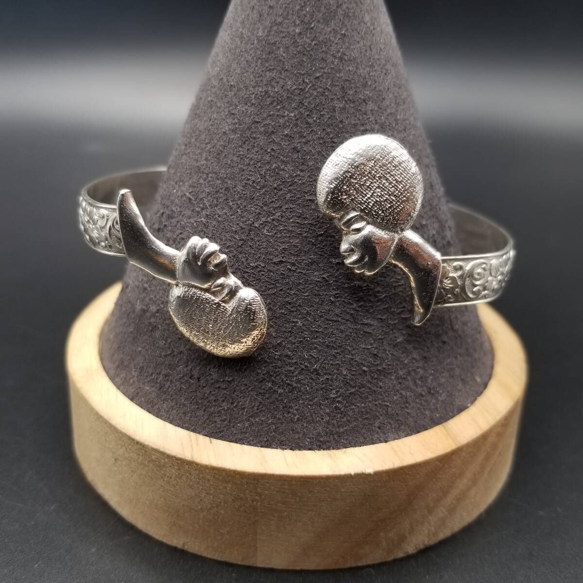 アフロ頭の女性 2人の顔 925 シルバー ヴィンテージ フェイス ブレスレット 銀 お花 彫金 バンド 個性派 ステートメントジュエリー Y24-S