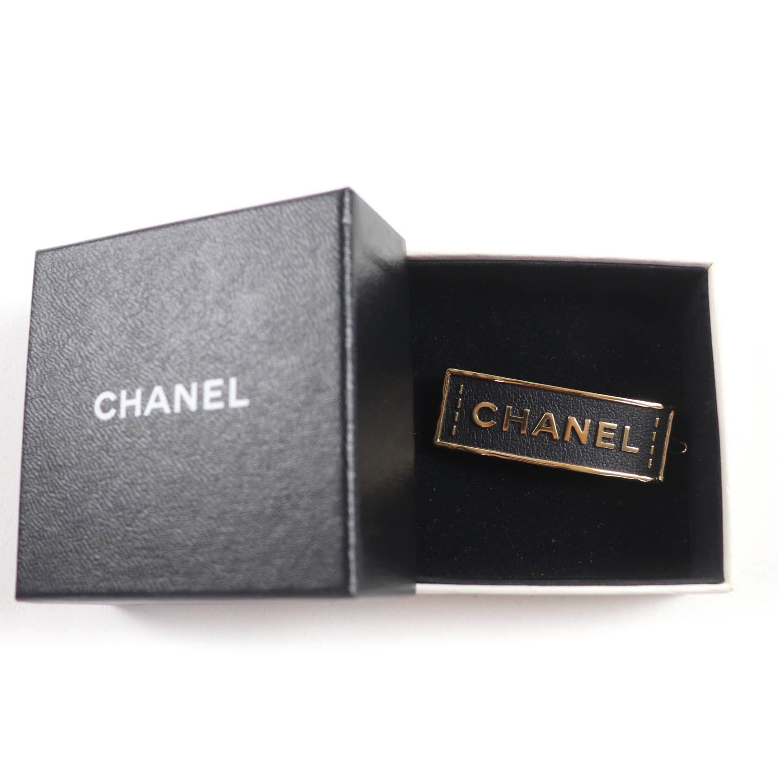美品☆CHANEL シャネル A23S ABA781 レザー メタル ロゴデザイン ヘア
