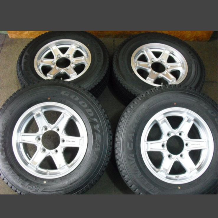 ①2024年製195/75R15LTバリ山！中古スタッドレスタイヤ2本セット ①2024年製195/75R15LTバリ山！中古スタッドレスタイヤ2本セット