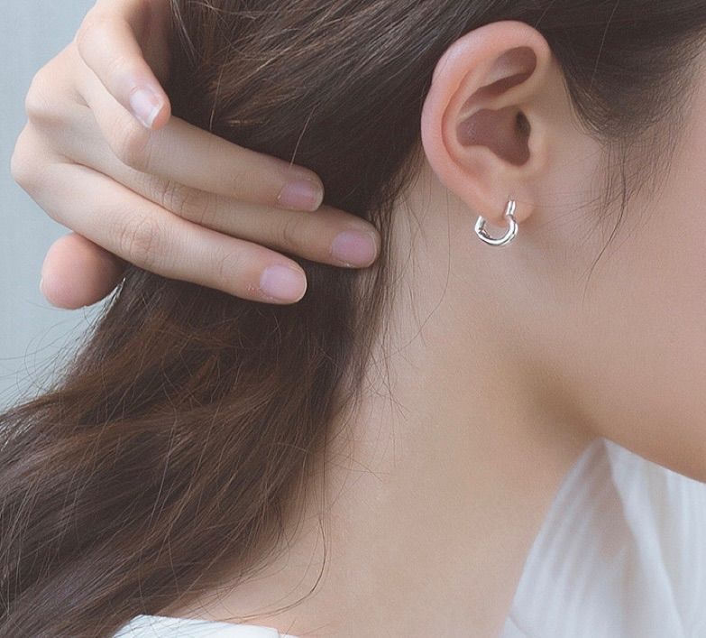 横開き ハート フープピアス シルバー【両耳セット】 - メルカリ