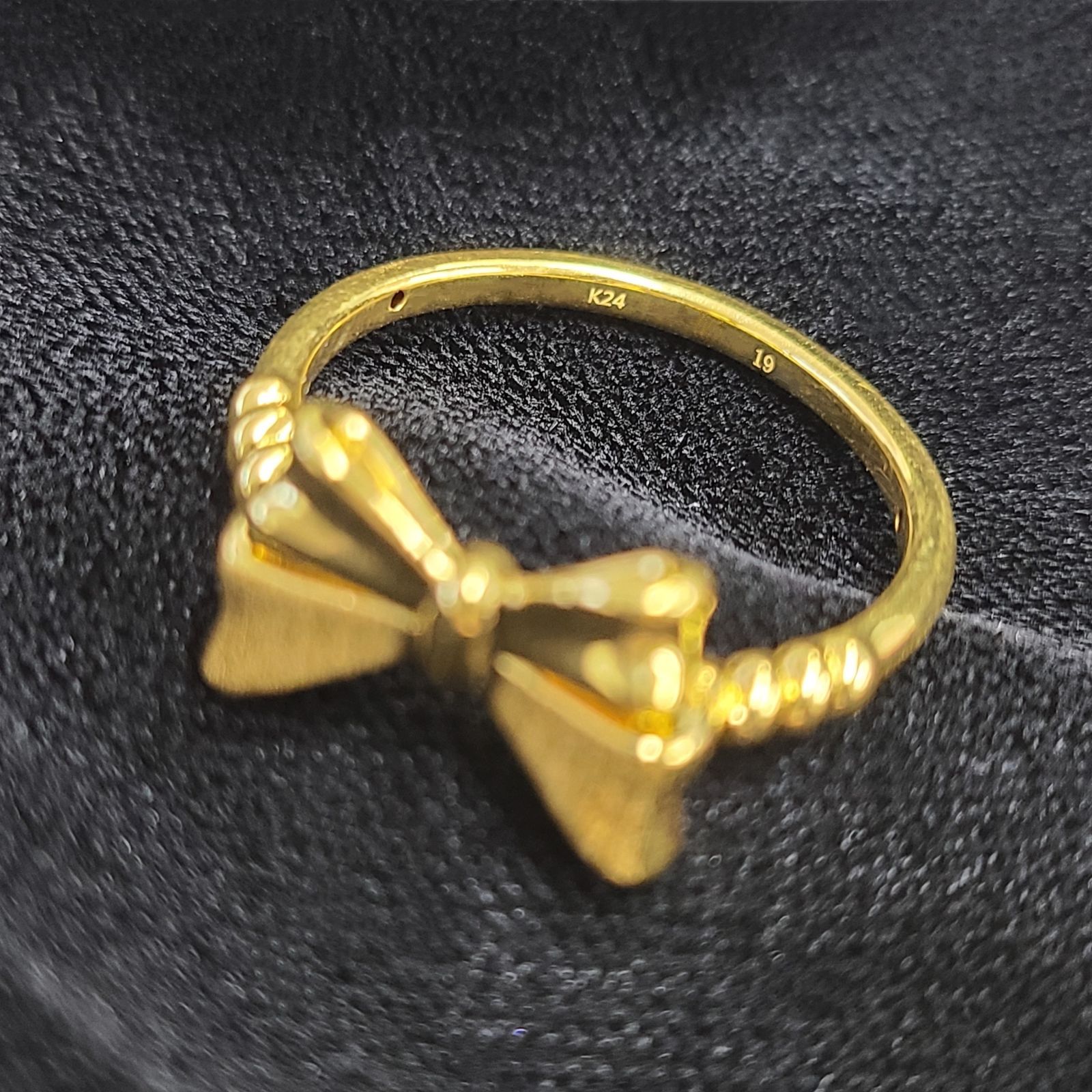 可愛い！24金 K24 純金 リボン 艶消し マット ペンダント トップ 可愛い！24金 K24 純金 リボン 艶消し マット ペンダント トップ