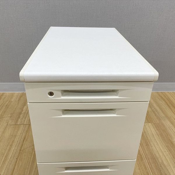 オカムラ 脇デスク 3段 VILLAGE 袖机 ホワイト - メルカリ