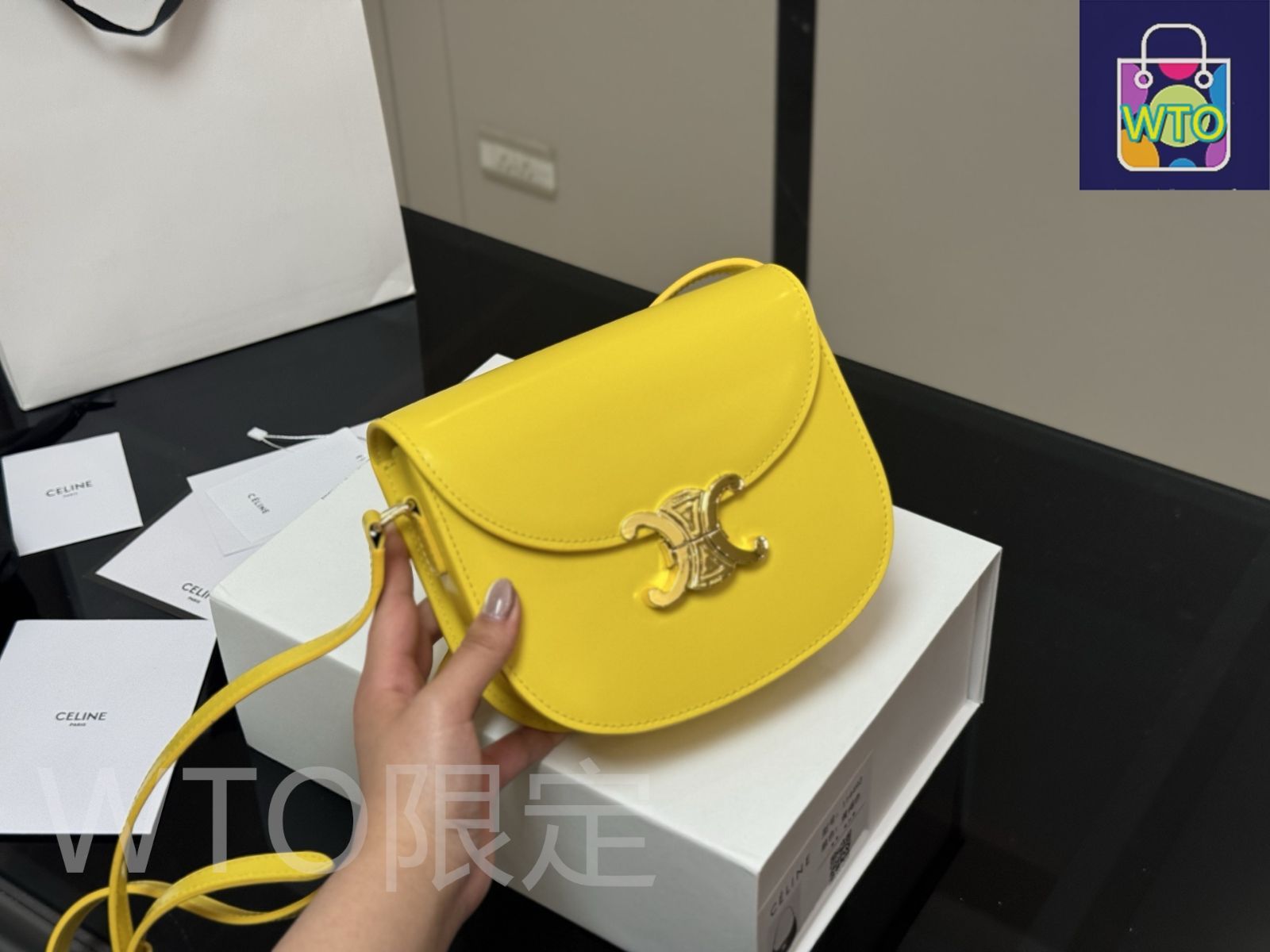 今日特価】Celine セリーヌ トリオンフ シリーズ 全レザー製で高級感に