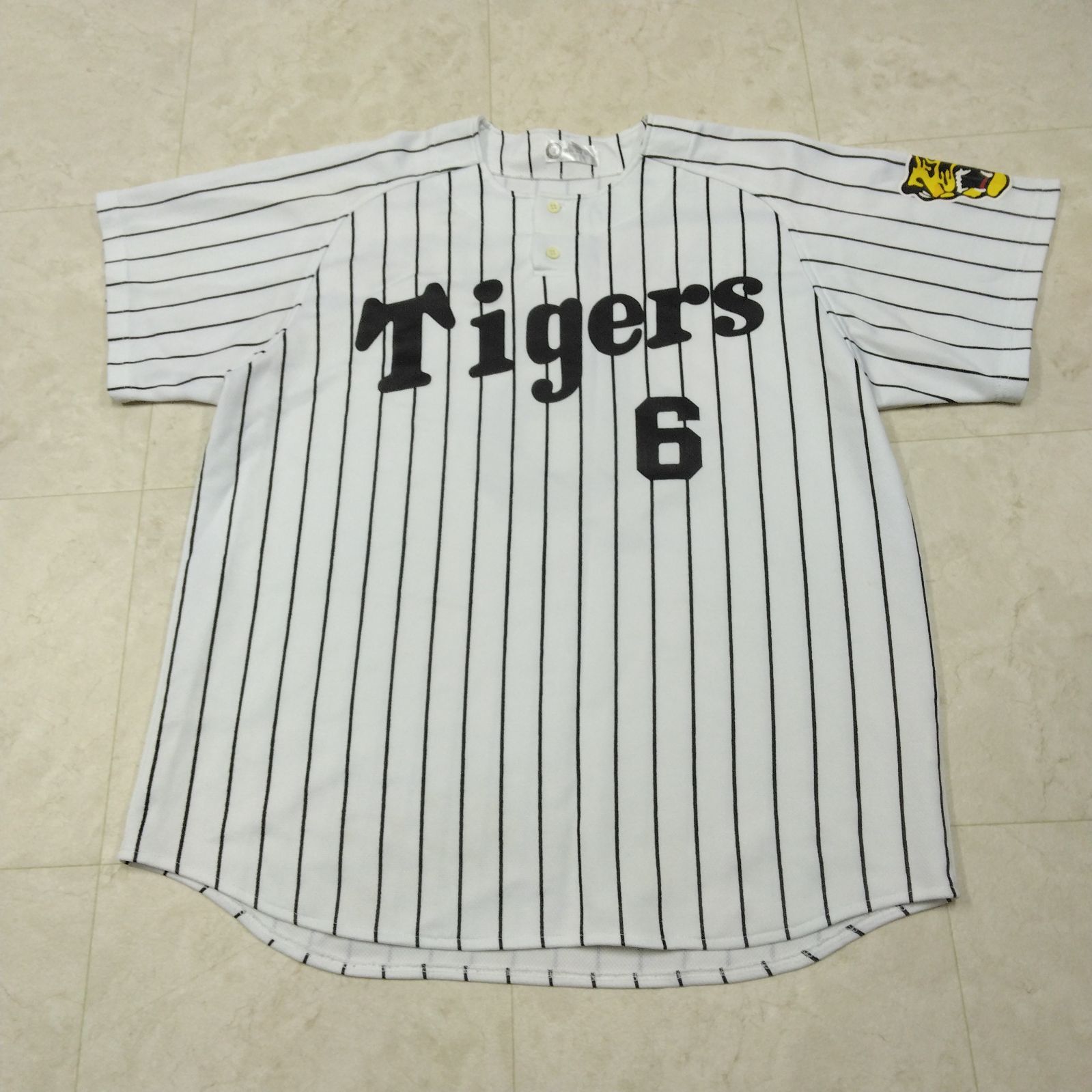 阪神タイガース 金本知憲選手 ユニフォーム 背番号6 - メルカリ
