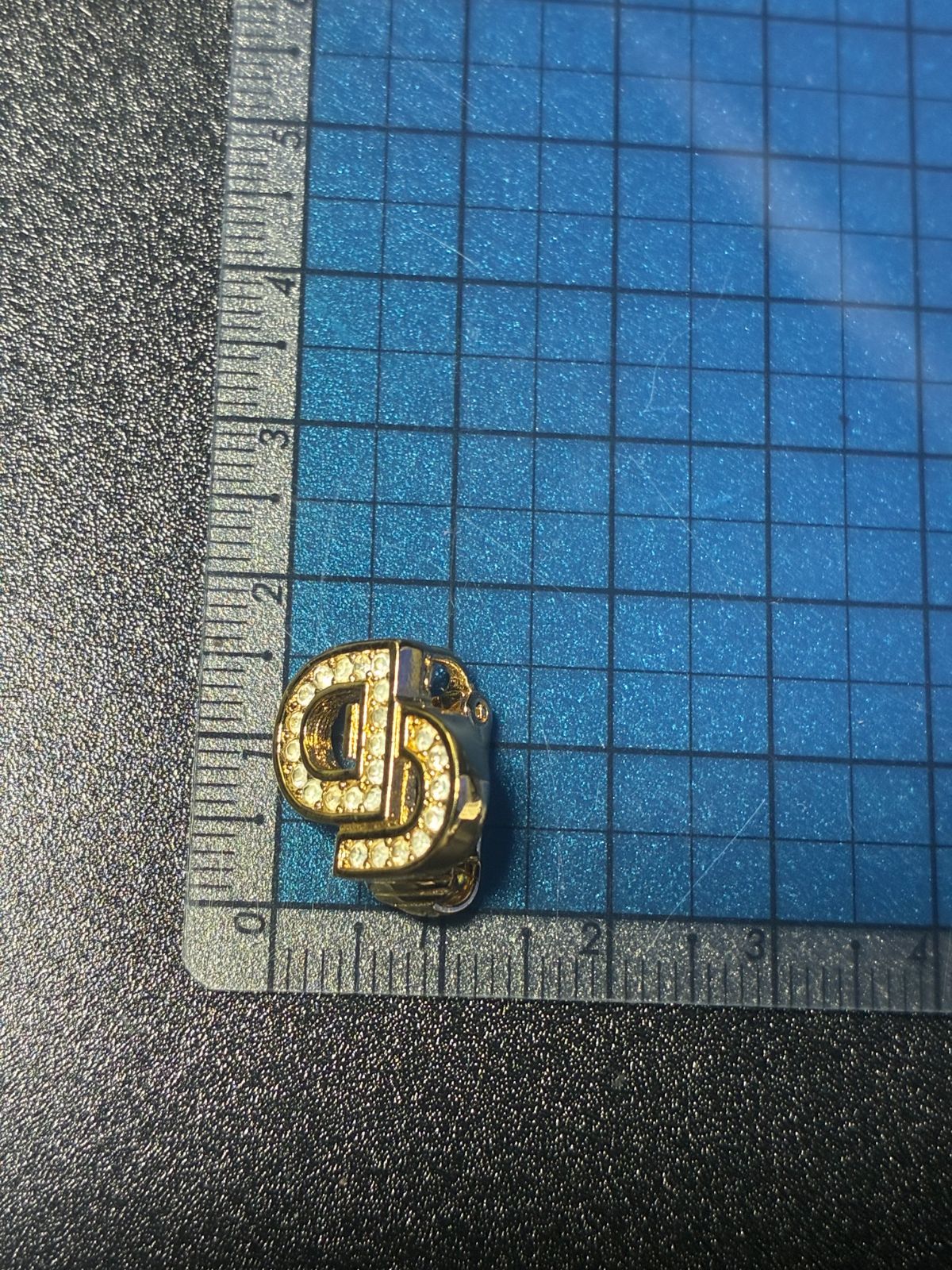 クリスチャンディオール イヤリングCDロゴ ラインストーン 片方のみ