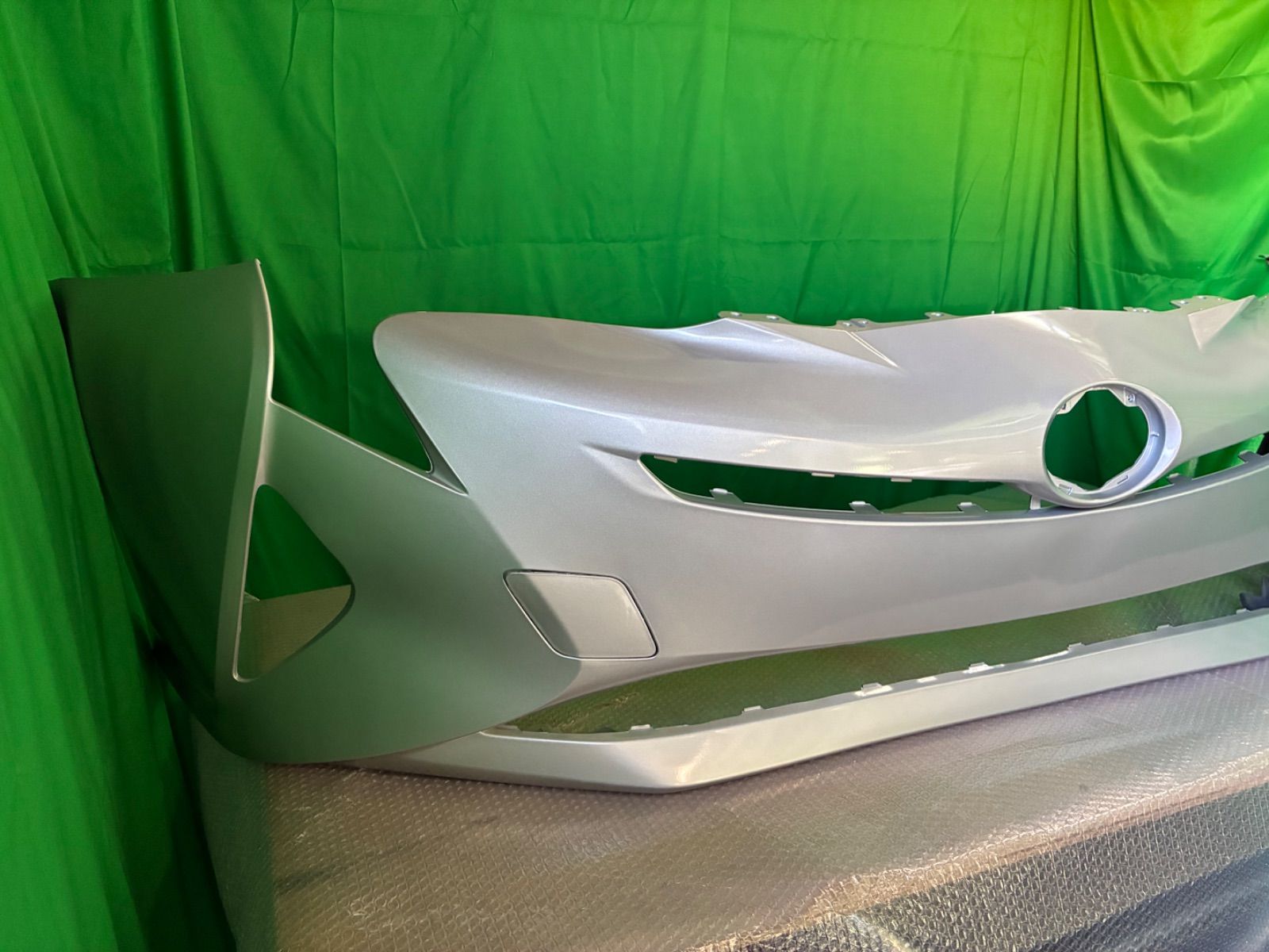 TOYOTA 50系プリウス/50プリウス前期 フロントバンパー/シルバー（訳